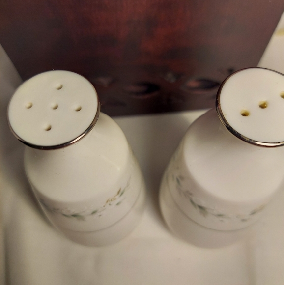 Noritake Heather Salt & Pepper Set - Picture 2 of 3